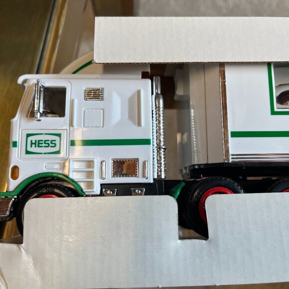 Hess 1997 Toy Truck with Racers – Original Box, Working Lights & Ramp - Picture 4 of 16